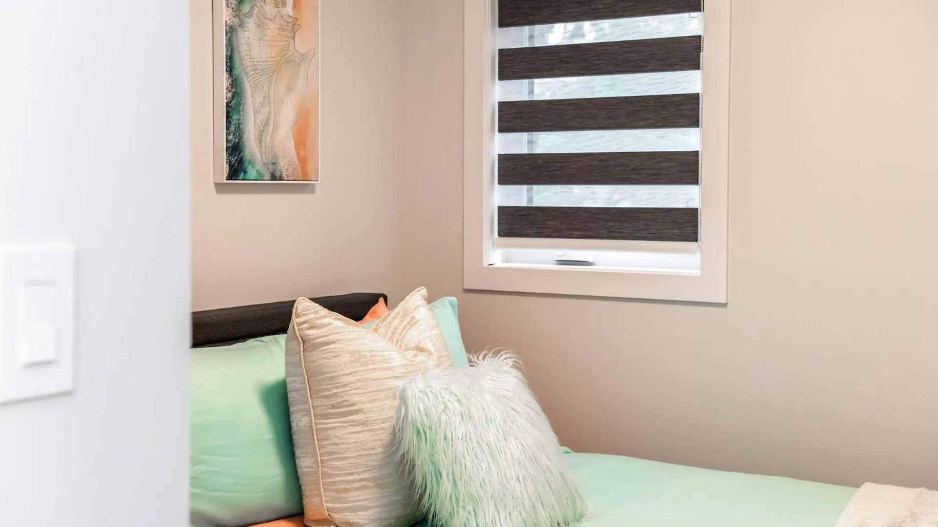 Exoticlushquietretreatkingbed|Wifi|Parking|Wem Villa Edmonton
